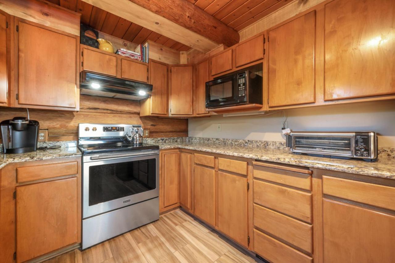 Rowland Log Cabin Home Lyle Экстерьер фото