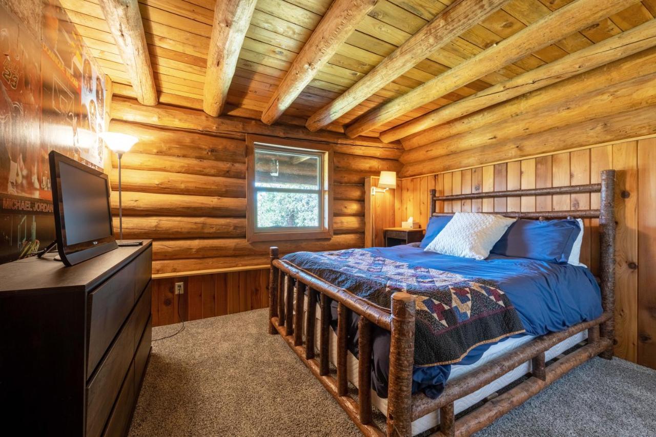 Rowland Log Cabin Home Lyle Экстерьер фото